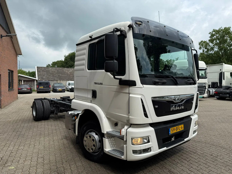 MAN TGM TGM 15.250 4X2 Chassis, Airco, 526.460 KM, Slaapcabine - Cab chassis truck: picture 4 MAN TGM TGM 15.250 4X2 Chassis, Airco, 526.460 KM, Slaapcabine - Cab chassis truck: picture 4