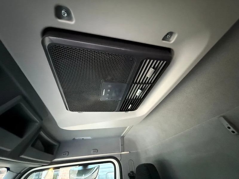 Box truck Mercedes-Benz Atego 1318 4X2 BDF Koffer Standairco 2.000KG LBW APK 07-2026: picture 10 Box truck Mercedes-Benz Atego 1318 4X2 BDF Koffer Standairco 2.000KG LBW APK 07-2026: picture 10