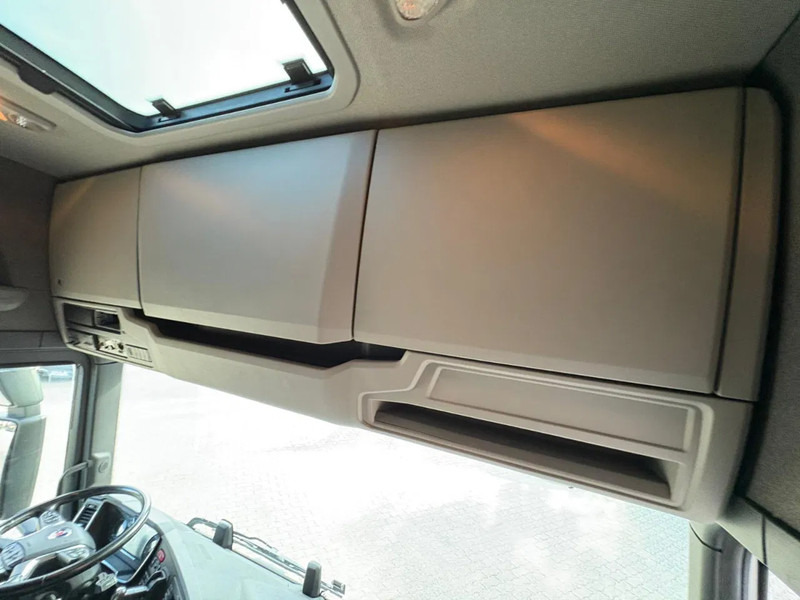 Tractor unit Scania R450 4X2EB Lowliner Retarder Standairco Smarttacho 2 German truck: picture 11