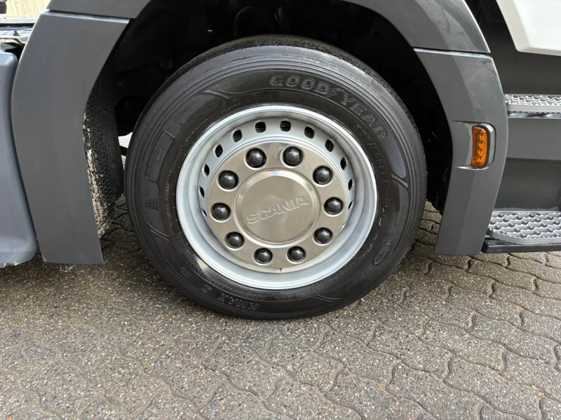 Tractor unit Scania R450 4X2EB Lowliner Retarder Standairco Smarttacho 2 German truck: picture 16