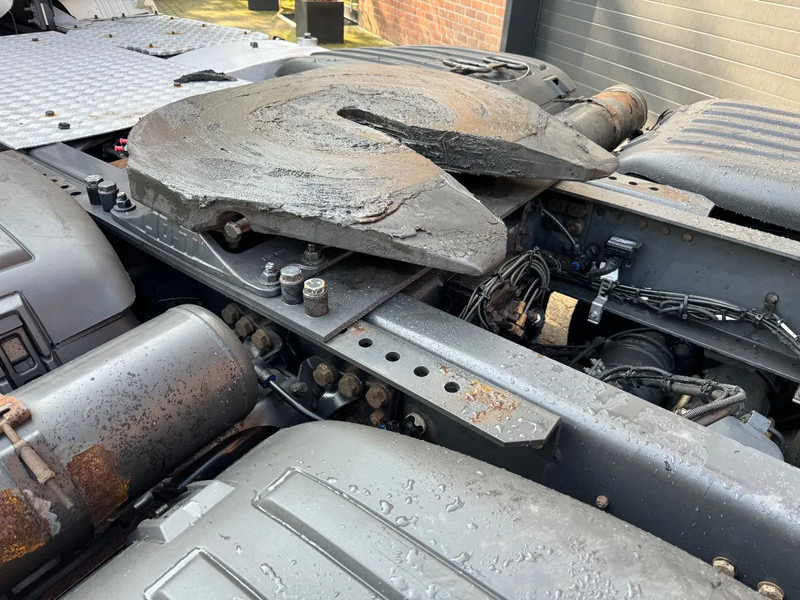 Tractor unit Scania R520 V8 6X2 Topline Retarder 2x tank NL Truck: picture 12