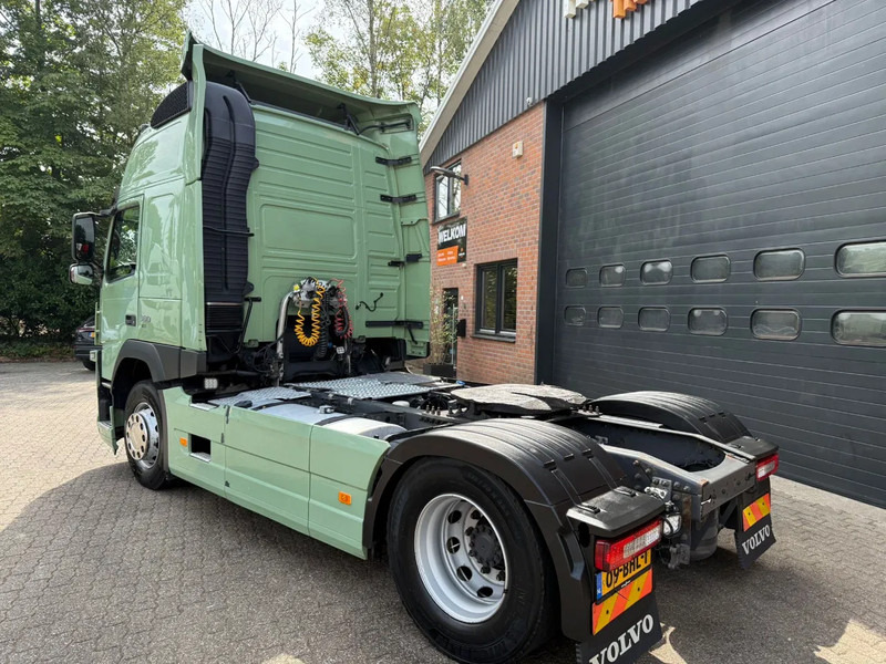 Volvo FM 370 Globetrotter XL Xenon Side skirts NL Truck - Tractor unit: picture 5 Volvo FM 370 Globetrotter XL Xenon Side skirts NL Truck - Tractor unit: picture 5