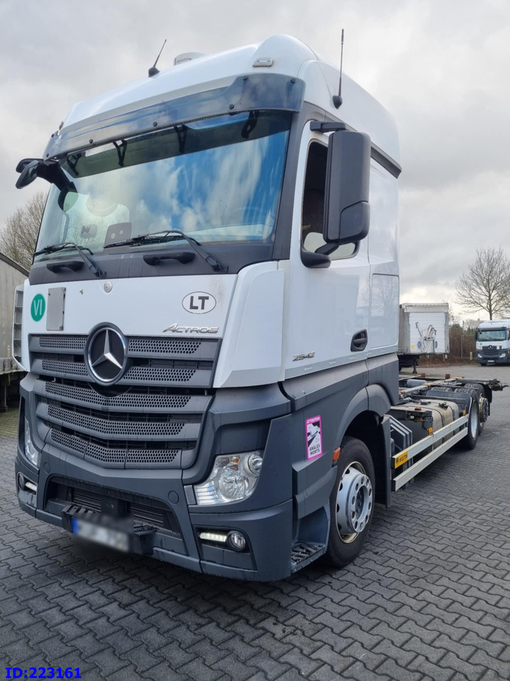MERCEDES-BENZ Actros 2542 BDF 6x2 Euro6 - Cab chassis truck: picture 1 MERCEDES-BENZ Actros 2542 BDF 6x2 Euro6 - Cab chassis truck: picture 1