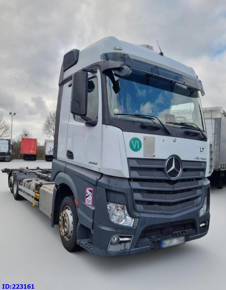 MERCEDES-BENZ Actros 2542 BDF 6x2 Euro6 - Cab chassis truck: picture 2 MERCEDES-BENZ Actros 2542 BDF 6x2 Euro6 - Cab chassis truck: picture 2