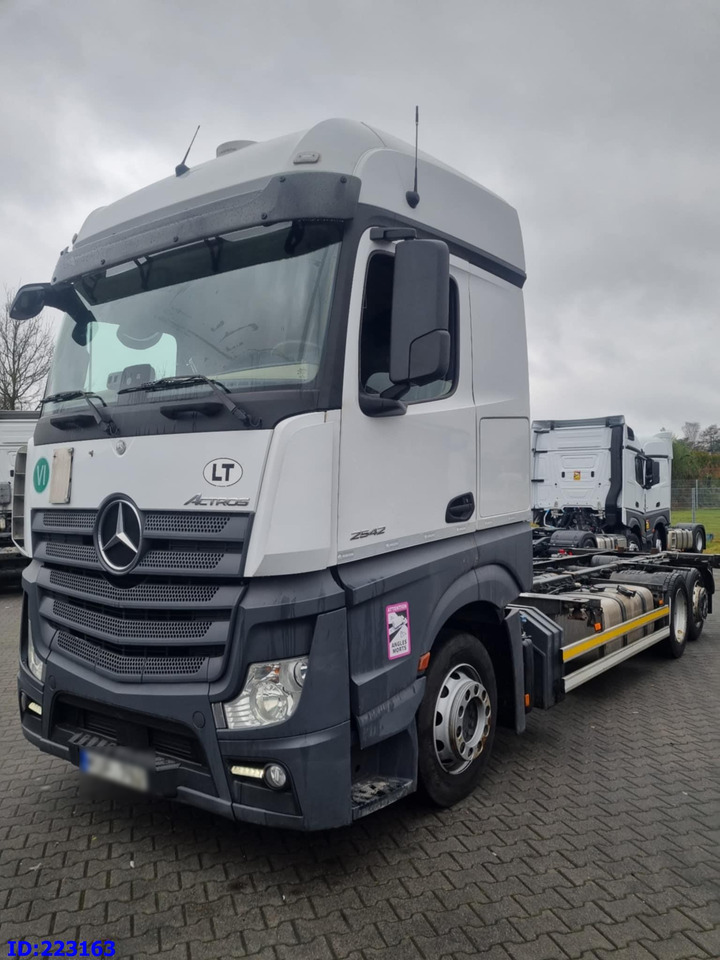 MERCEDES-BENZ Actros 2542 BDF 6x2 Euro6 - Cab chassis truck: picture 2 MERCEDES-BENZ Actros 2542 BDF 6x2 Euro6 - Cab chassis truck: picture 2