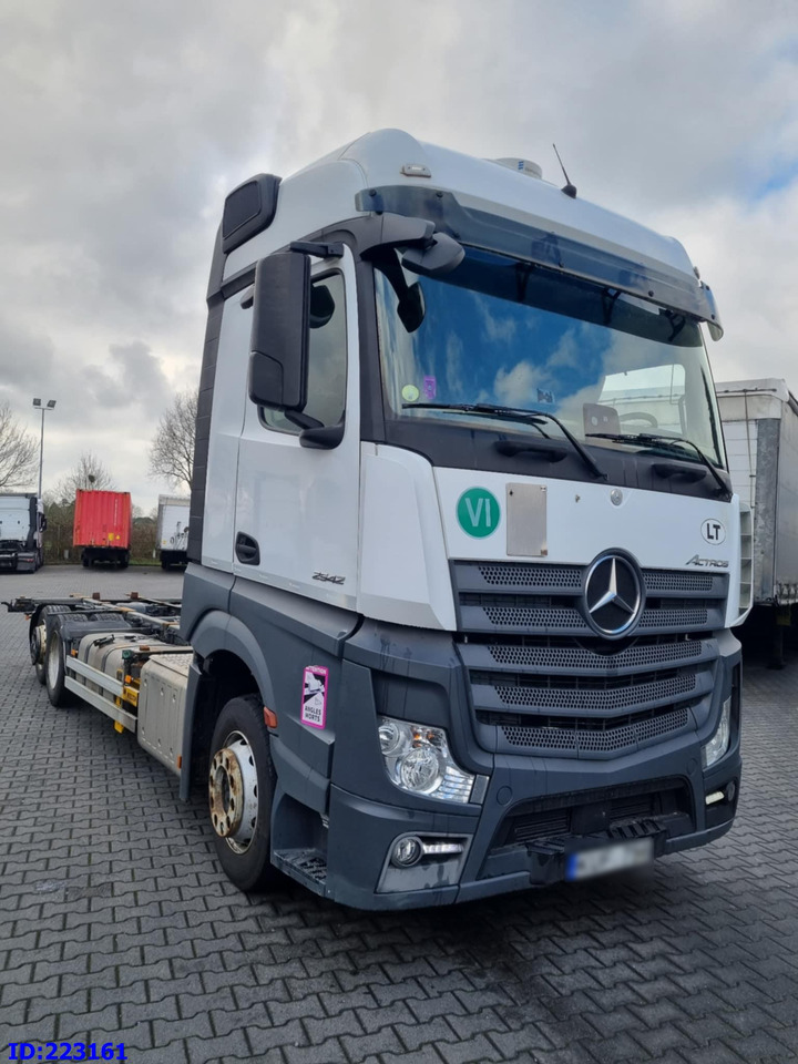 MERCEDES-BENZ Actros 2542 BDF 6x2 Euro6 - Cab chassis truck: picture 2 MERCEDES-BENZ Actros 2542 BDF 6x2 Euro6 - Cab chassis truck: picture 2