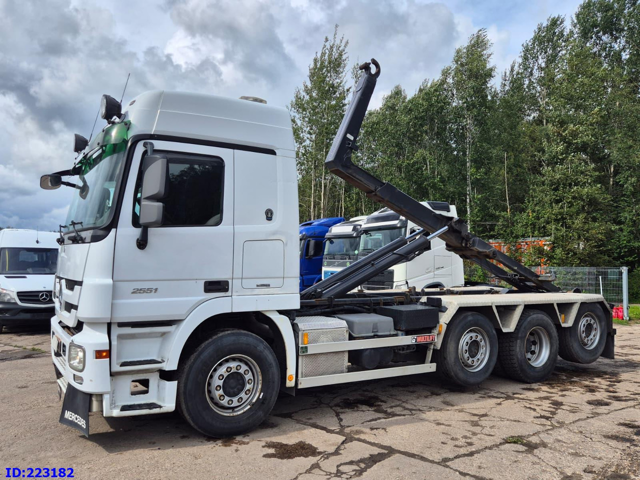 MERCEDES-BENZ Actros 2551 8x2 V8 Retarder - Hook lift truck: picture 1 MERCEDES-BENZ Actros 2551 8x2 V8 Retarder - Hook lift truck: picture 1