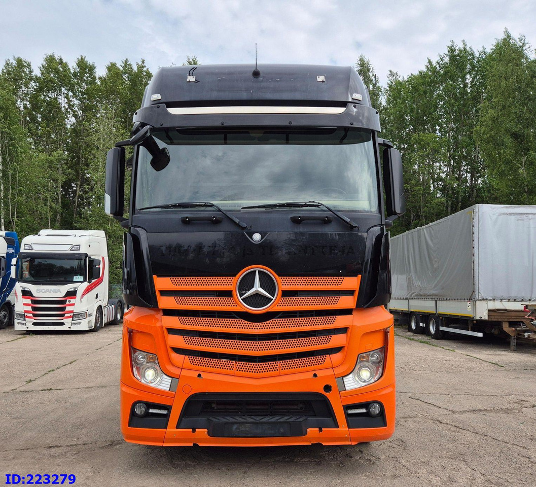 MERCEDES-BENZ Actros 3563 8×4 ( Steering axle) - Cab chassis truck: picture 2 MERCEDES-BENZ Actros 3563 8×4 ( Steering axle) - Cab chassis truck: picture 2