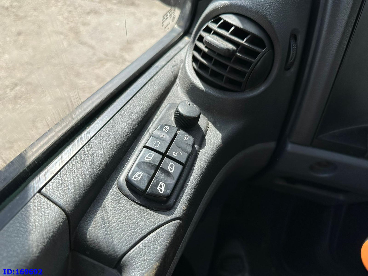 Refrigerator truck MERCEDES-BENZ Atego 1218 - Euro5: picture 18