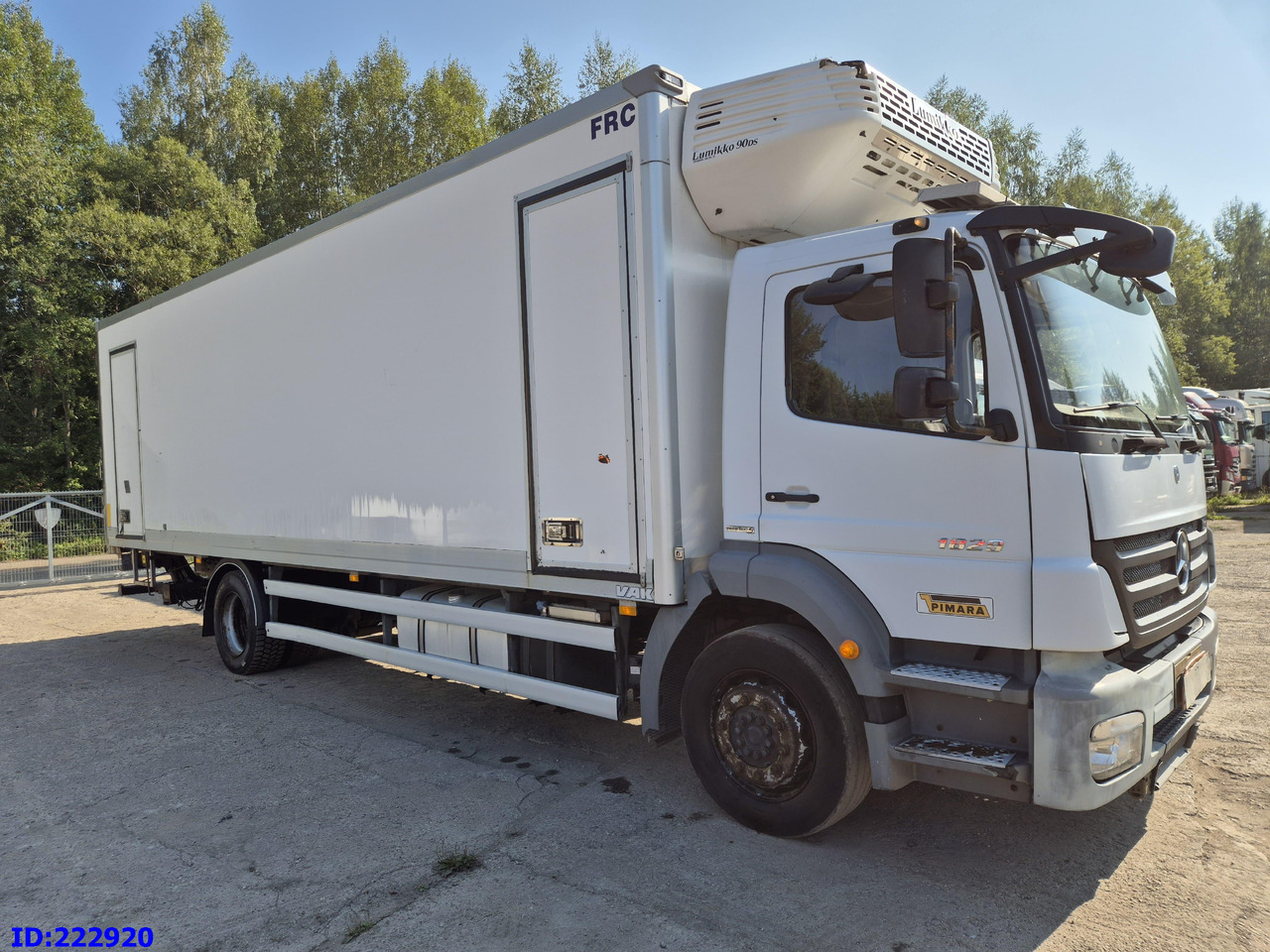 MERCEDES-BENZ Axor 1829 Manual + Tail lift - Refrigerator truck: picture 4 MERCEDES-BENZ Axor 1829 Manual + Tail lift - Refrigerator truck: picture 4