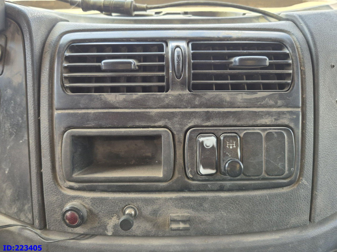 Cab chassis truck MERCEDES-BENZ Axor 2633 6x4 Full steel: picture 13 Cab chassis truck MERCEDES-BENZ Axor 2633 6x4 Full steel: picture 13