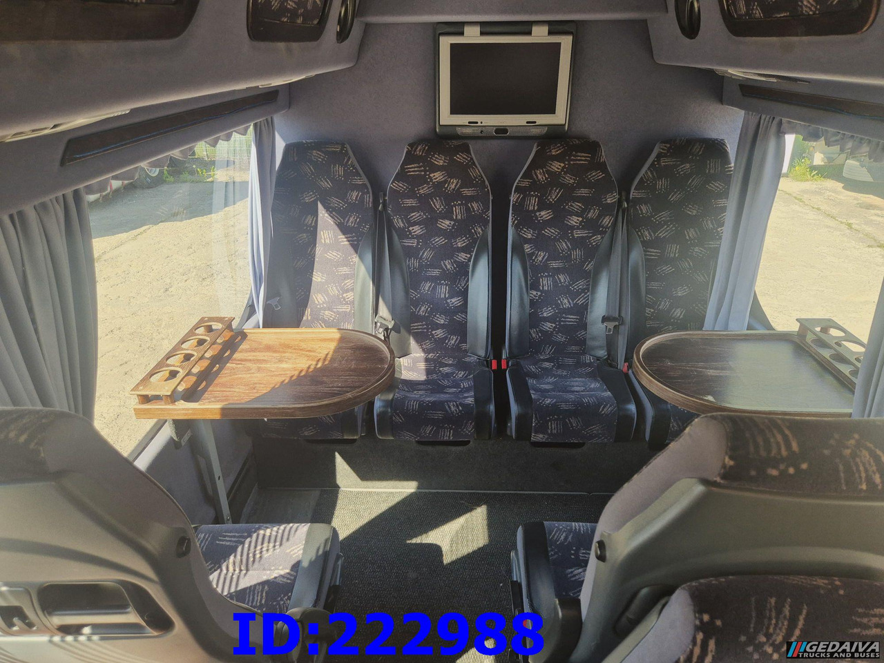 Coach MERCEDES-BENZ Sprinter 519 VIP - 17 Seater: picture 19