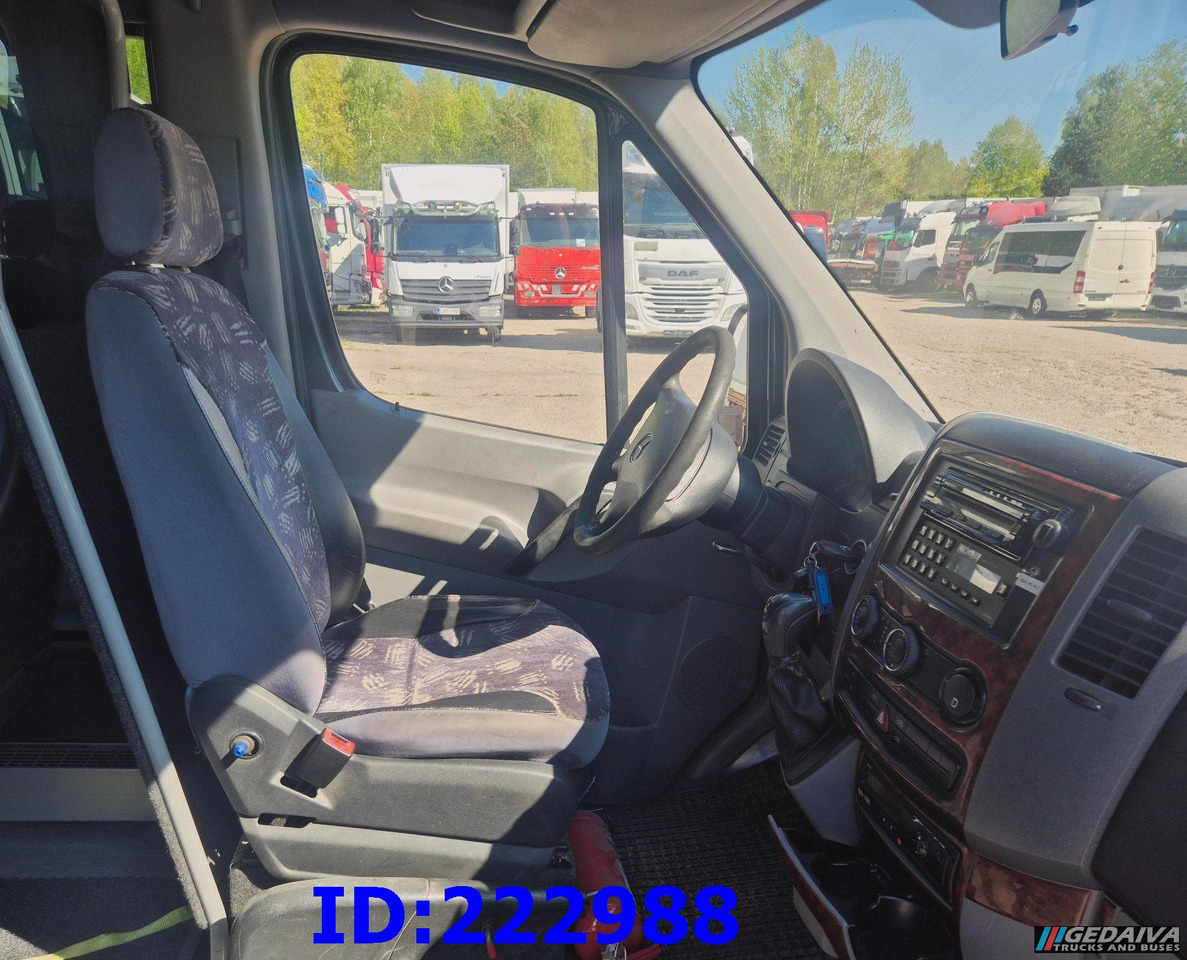 Coach MERCEDES-BENZ Sprinter 519 VIP - 17 Seater: picture 11