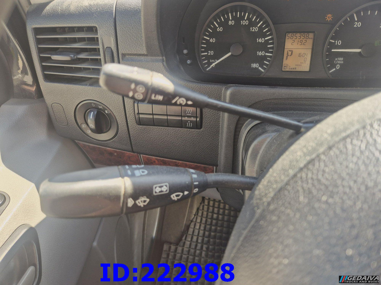 Coach MERCEDES-BENZ Sprinter 519 VIP - 17 Seater: picture 13