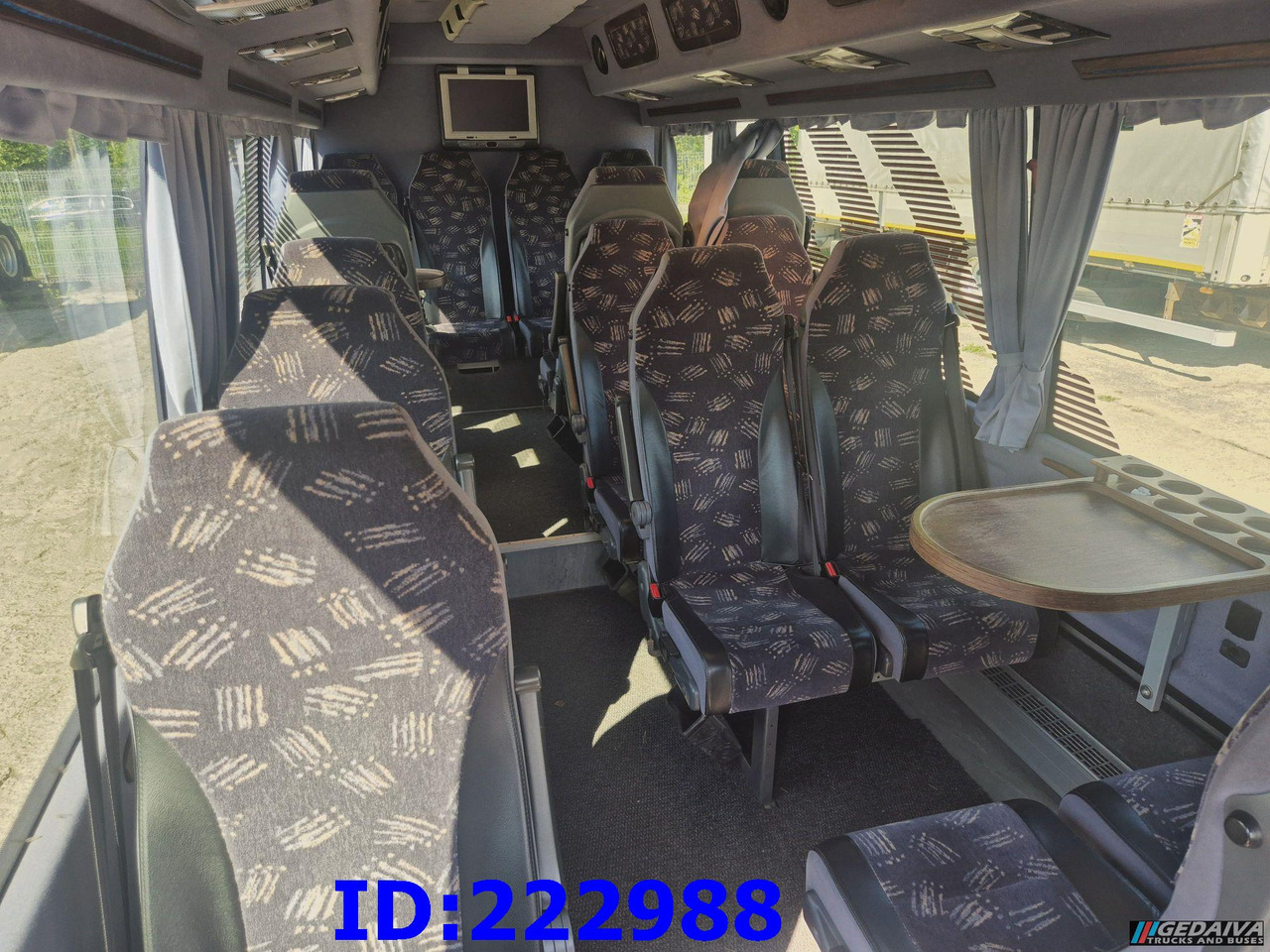 Coach MERCEDES-BENZ Sprinter 519 VIP - 17 Seater: picture 17