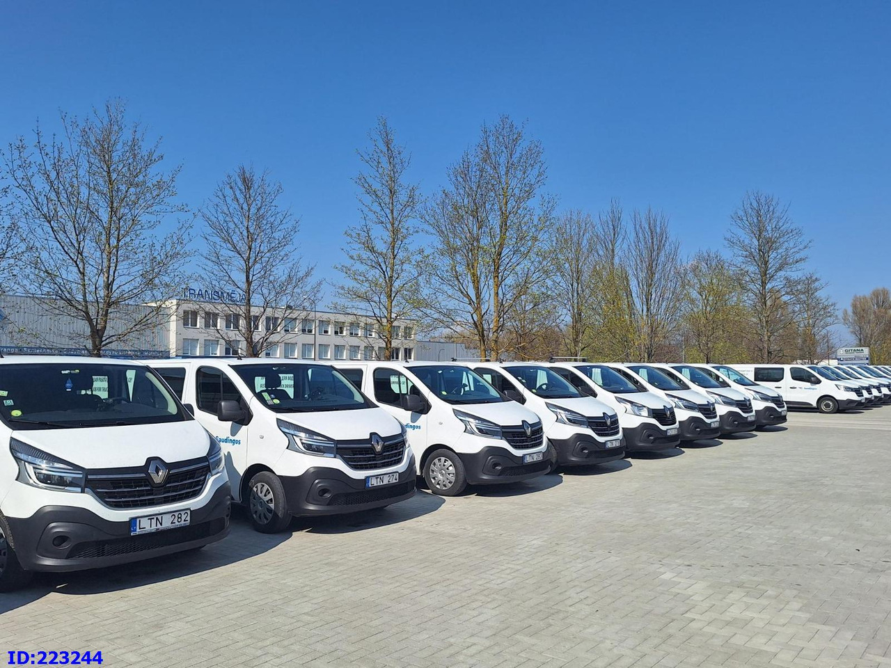 RENAULT Trafic (6pcs. available) - Combi van: picture 1 RENAULT Trafic (6pcs. available) - Combi van: picture 1