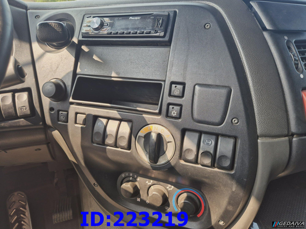 Tractor unit DAF XF 105.460 6X2  (10 tyre) Retarder Euro5: picture 13