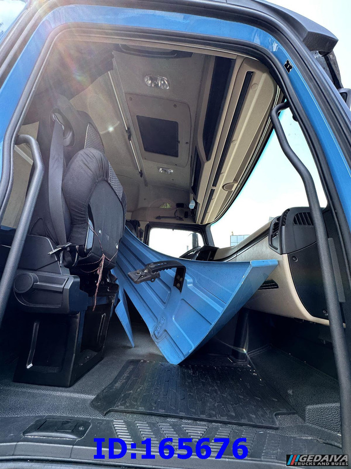 MERCEDES-BENZ Actros 1843 Euro6 - Engine damage - Tractor unit: picture 5 MERCEDES-BENZ Actros 1843 Euro6 - Engine damage - Tractor unit: picture 5