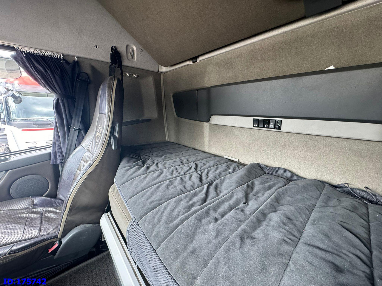 Tractor unit VOLVO FH16  660HP  8x4: picture 19