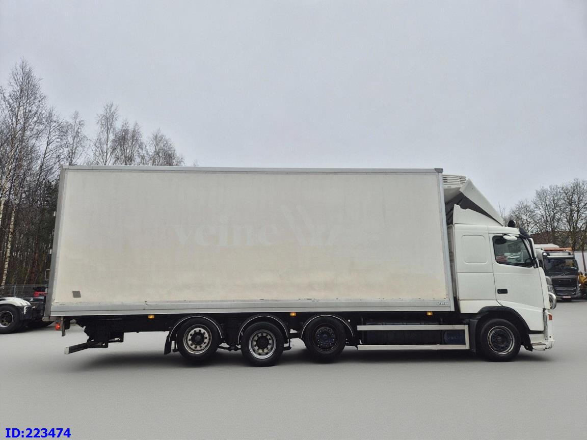 VOLVO FH12 460HP 8x2 Manual - Refrigerator truck: picture 5 VOLVO FH12 460HP 8x2 Manual - Refrigerator truck: picture 5