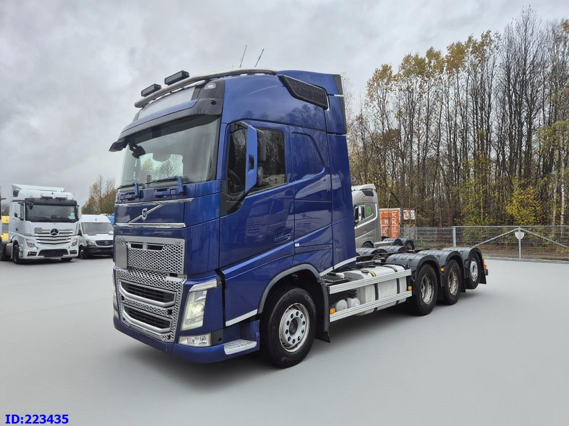 VOLVO FH13 540HP 8x4 (steering axle) - Cab chassis truck: picture 1 VOLVO FH13 540HP 8x4 (steering axle) - Cab chassis truck: picture 1