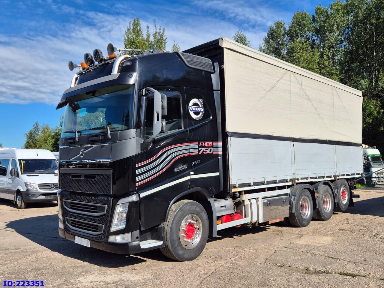 VOLVO FH16 750HP - 8x4-Steering axle - Curtainsider truck: picture 1 VOLVO FH16 750HP - 8x4-Steering axle - Curtainsider truck: picture 1