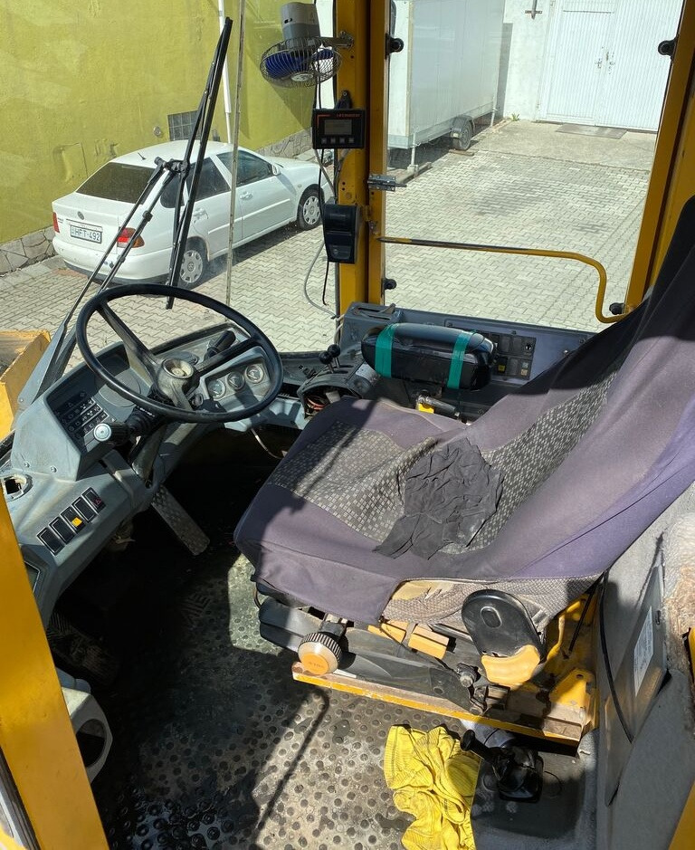 Volvo L180 - Wheel loader: picture 4 Volvo L180 - Wheel loader: picture 4
