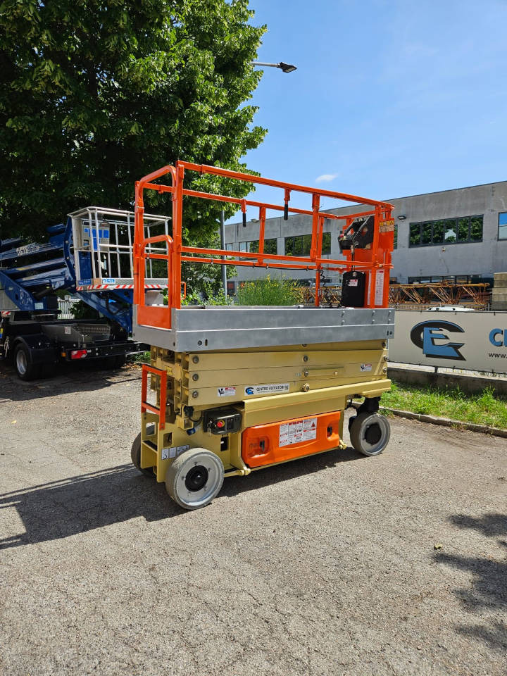 Scissor lift JLG 2630 ES: picture 1