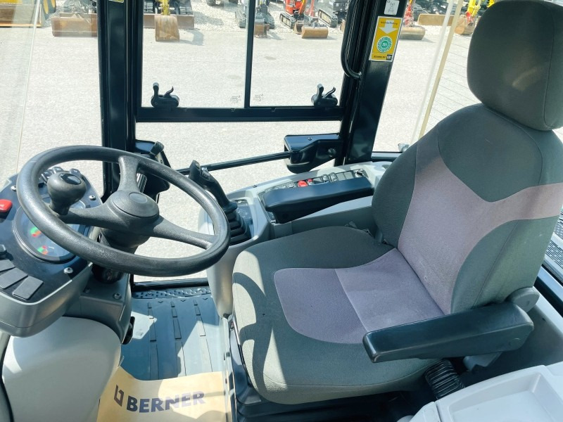 Caterpillar 908M (3637) - Wheel loader: picture 5 Caterpillar 908M (3637) - Wheel loader: picture 5