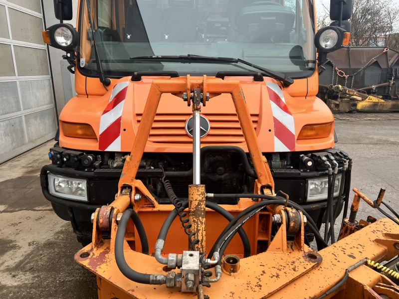 U U 400 L (110739) - Snow removal vehicle: picture 3 U U 400 L (110739) - Snow removal vehicle: picture 3