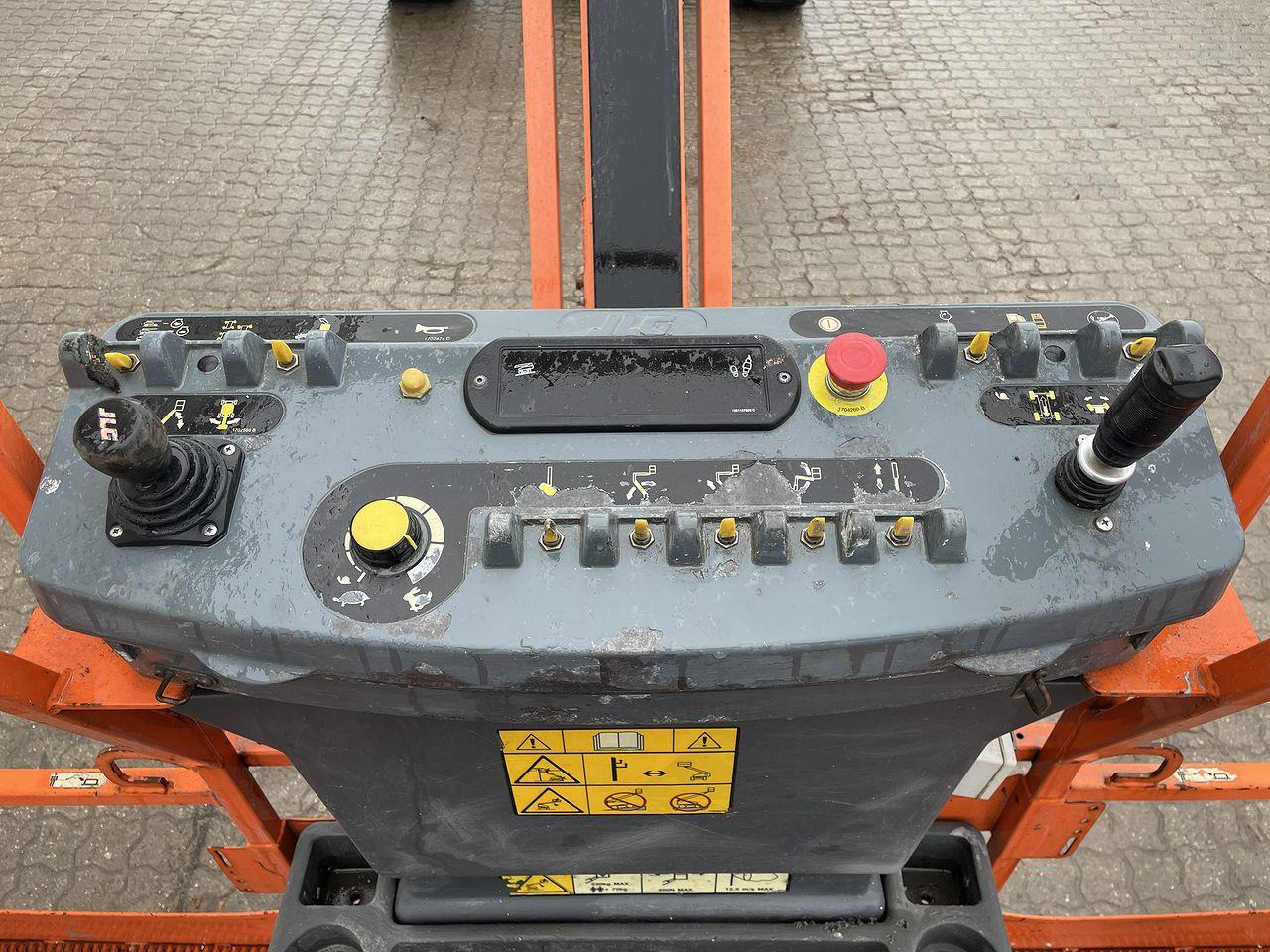 JLG 800AJ - Telescopic boom: picture 3 JLG 800AJ - Telescopic boom: picture 3