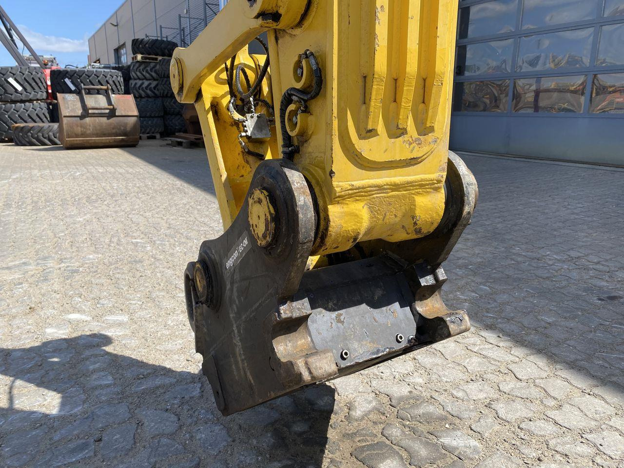 Crawler excavator Komatsu PC210LC-11: picture 11