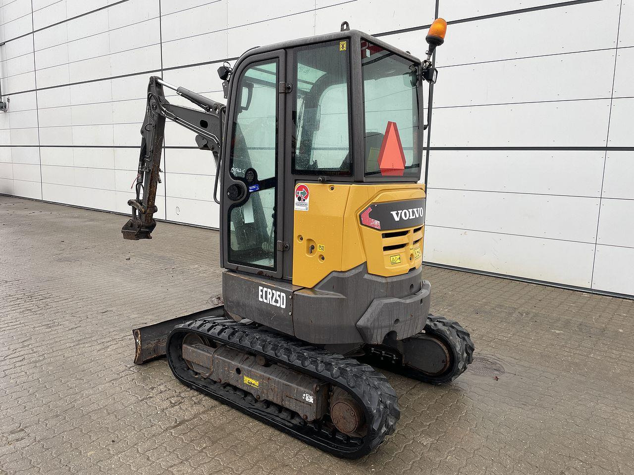 Volvo ECR25 - Mini excavator: picture 2 Volvo ECR25 - Mini excavator: picture 2