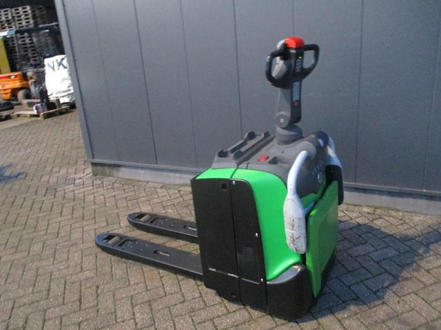 Cesab P320 - Pallet truck: picture 3 Cesab P320 - Pallet truck: picture 3