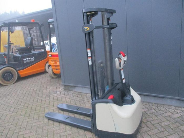 Crown WF 3000-1.0 TL - Stacker: picture 3 Crown WF 3000-1.0 TL - Stacker: picture 3