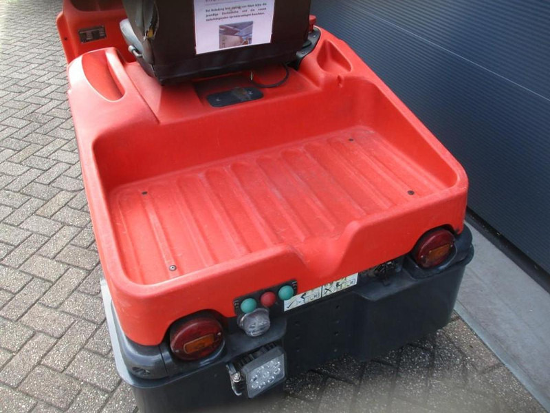 Linde P 60 - Tow tractor: picture 4 Linde P 60 - Tow tractor: picture 4