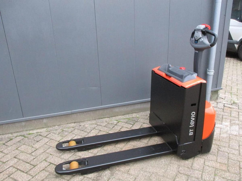Toyota LWE 140 - Pallet truck: picture 2 Toyota LWE 140 - Pallet truck: picture 2