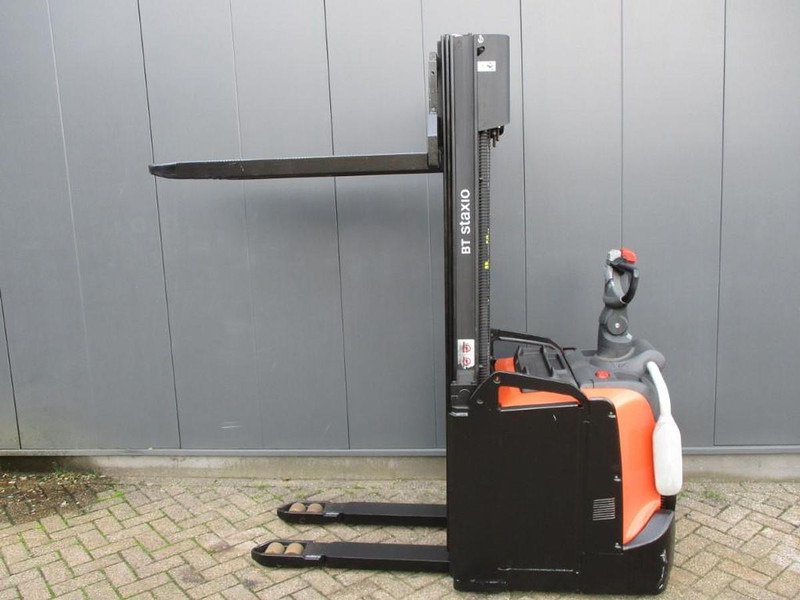 Toyota SPE120 - Pallet truck: picture 4 Toyota SPE120 - Pallet truck: picture 4