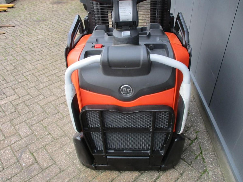 Toyota SPE120 - Pallet truck: picture 5 Toyota SPE120 - Pallet truck: picture 5