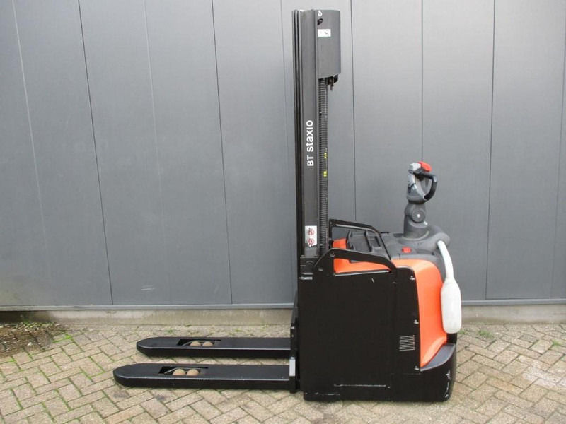 Toyota SPE120 - Pallet truck: picture 3 Toyota SPE120 - Pallet truck: picture 3