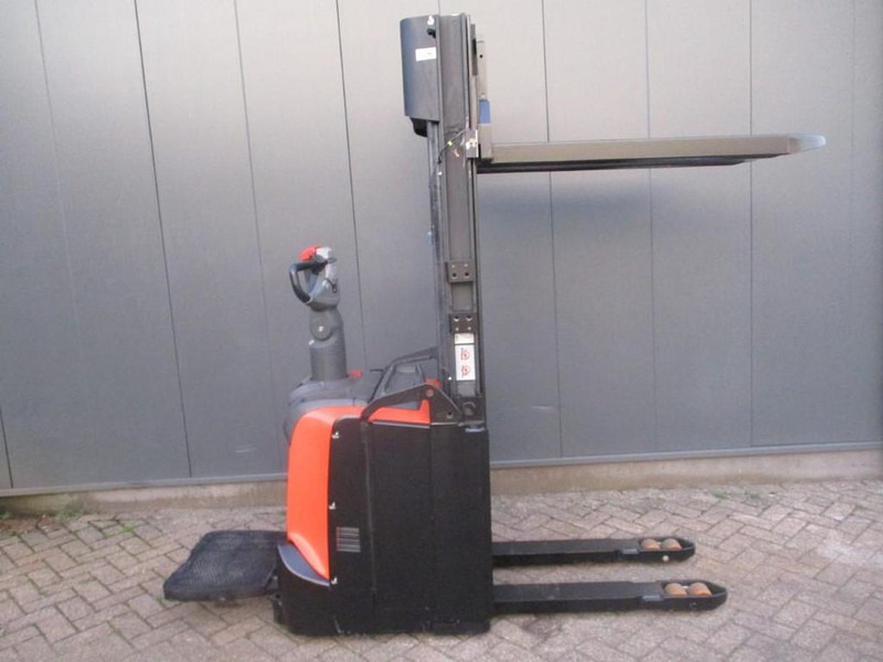 Toyota SPE120 - Pallet truck: picture 4 Toyota SPE120 - Pallet truck: picture 4