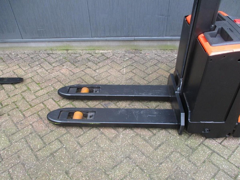 Toyota SWE 080L - Stacker: picture 3 Toyota SWE 080L - Stacker: picture 3