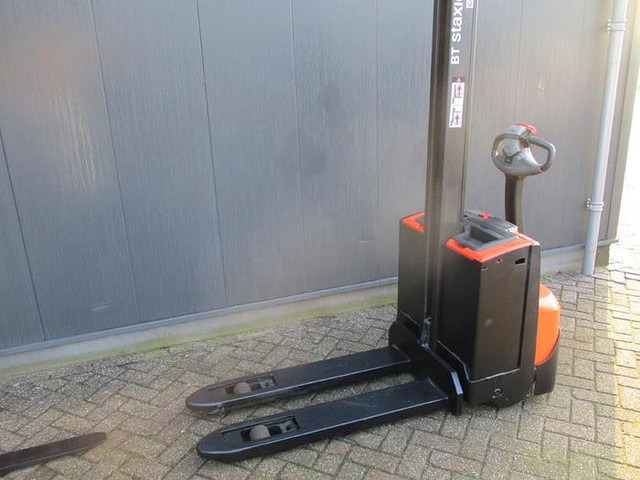 Toyota SWE 080L - Stacker: picture 2 Toyota SWE 080L - Stacker: picture 2