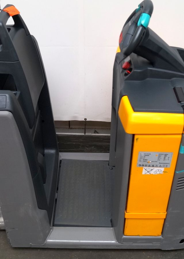 Jungheinrich ECE225 - Order picker: picture 5 Jungheinrich ECE225 - Order picker: picture 5