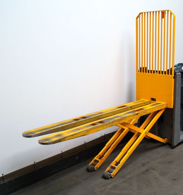 Jungheinrich ECE320 - Order picker: picture 5 Jungheinrich ECE320 - Order picker: picture 5