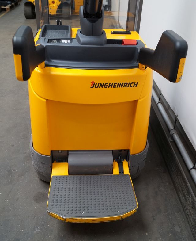 Jungheinrich ERC212 - Stacker: picture 3 Jungheinrich ERC212 - Stacker: picture 3