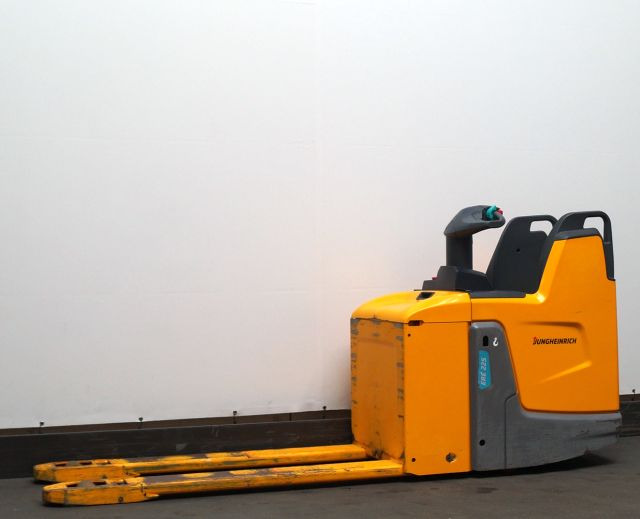 Jungheinrich ERE225 - Pallet truck: picture 1 Jungheinrich ERE225 - Pallet truck: picture 1