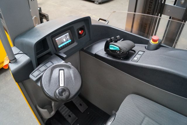 Jungheinrich ETV214 - Reach truck: picture 3 Jungheinrich ETV214 - Reach truck: picture 3