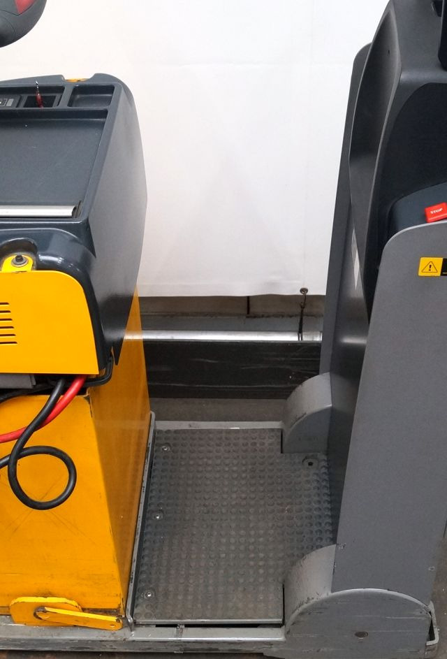 Jungheinrich EZS130 - Tow tractor: picture 5 Jungheinrich EZS130 - Tow tractor: picture 5