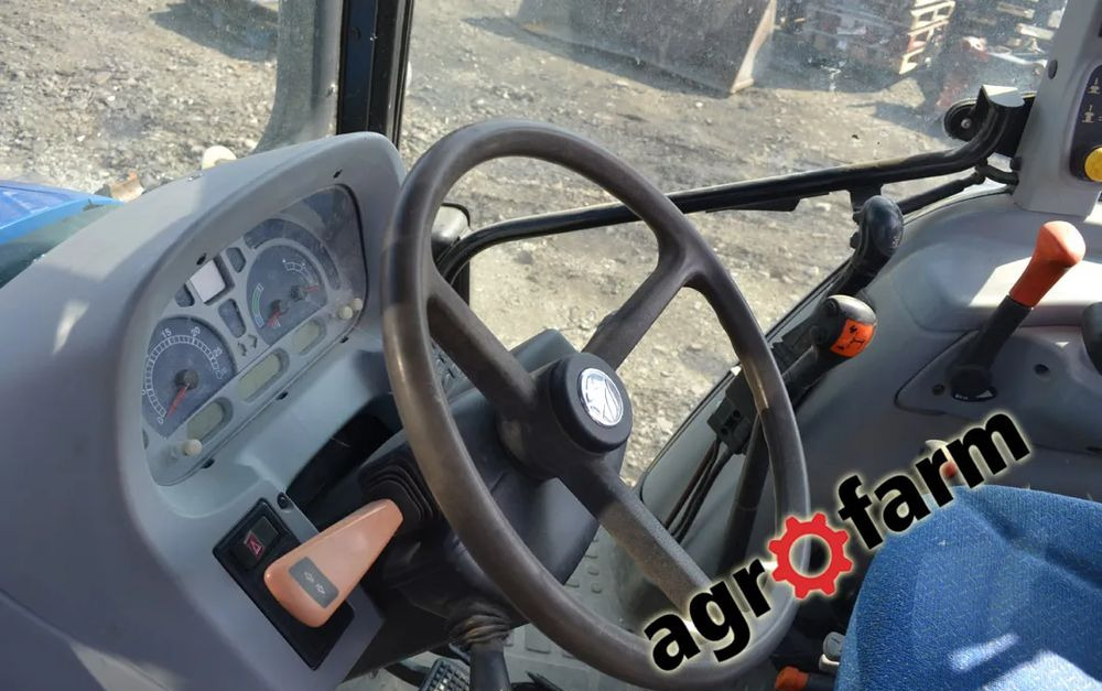 New Holland T5050 skrzynia silnik most obudowa piasta blok zawór - Gearbox for Agricultural machinery: picture 4 New Holland T5050 skrzynia silnik most obudowa piasta blok zawór - Gearbox for Agricultural machinery: picture 4